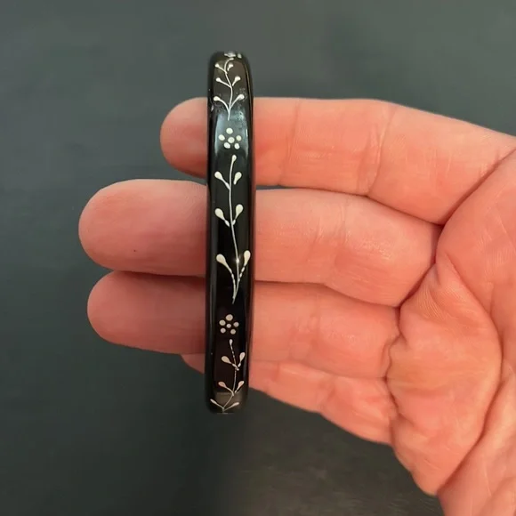 Vintage Plastic Bangle Bracelet, Black, White Floral Design, Retro, Boho - Picture 4 of 7